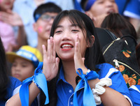 [ẢNH] Nữ sinh cổ vũ hết mình, khuấy động khán đài trận chung kết