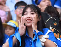 [ẢNH] Nữ sinh cổ vũ hết mình, khuấy động khán đài trận chung kết