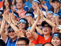 [ẢNH] Nữ sinh cổ vũ hết mình, khuấy động khán đài trận chung kết