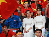 [ẢNH] Nữ sinh cổ vũ hết mình, khuấy động khán đài trận chung kết