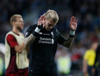 [ẢNH] Ngay cả Tấn Trường, Phí Minh Long cũng không tệ hại như Karius của Liverpool