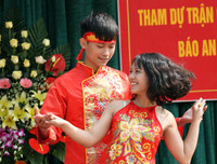 [ẢNH] Lễ xuất quân rộn ràng, rực rỡ sắc màu của thầy trò trường Phùng Khắc Khoan