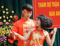 [ẢNH] Lễ xuất quân rộn ràng, rực rỡ sắc màu của thầy trò trường Phùng Khắc Khoan