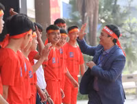 [ẢNH] Lễ xuất quân rộn ràng, rực rỡ sắc màu của thầy trò trường Phùng Khắc Khoan