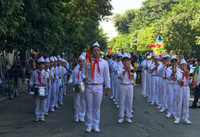 Phố đi bộ Hồ Gươm sôi động cùng màn diễu hành của các nghệ sỹ xiếc