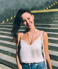 [ẢNH] Cô vợ xinh lung linh của tuyển thủ Nga 