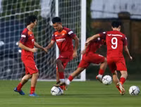 [ẢNH] Đoàn Văn Hậu và Trọng Hoàng tập riêng, phát tín hiệu lạc quan với thầy Park