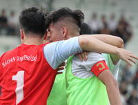 [ẢNH] Nhận 2 thẻ đỏ, THPT Vinschool đánh rơi chiến thắng