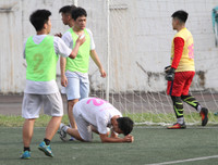 [ẢNH] Nhận 2 thẻ đỏ, THPT Vinschool đánh rơi chiến thắng