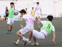 [ẢNH] Nhận 2 thẻ đỏ, THPT Vinschool đánh rơi chiến thắng