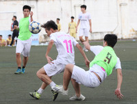 [ẢNH] Nhận 2 thẻ đỏ, THPT Vinschool đánh rơi chiến thắng