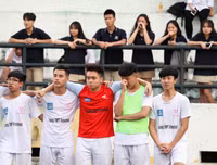 [ẢNH] Nhận 2 thẻ đỏ, THPT Vinschool đánh rơi chiến thắng