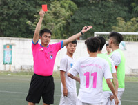 [ẢNH] Nhận 2 thẻ đỏ, THPT Vinschool đánh rơi chiến thắng