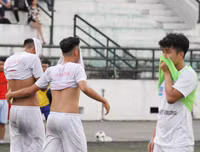 [ẢNH] Nhận 2 thẻ đỏ, THPT Vinschool đánh rơi chiến thắng