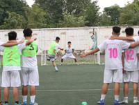 [ẢNH] Nhận 2 thẻ đỏ, THPT Vinschool đánh rơi chiến thắng