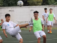 [ẢNH] Nhận 2 thẻ đỏ, THPT Vinschool đánh rơi chiến thắng