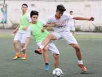 [ẢNH] Nhận 2 thẻ đỏ, THPT Vinschool đánh rơi chiến thắng