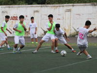 [ẢNH] Nhận 2 thẻ đỏ, THPT Vinschool đánh rơi chiến thắng