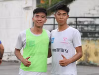 [ẢNH] Nhận 2 thẻ đỏ, THPT Vinschool đánh rơi chiến thắng