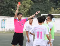 [ẢNH] Nhận 2 thẻ đỏ, THPT Vinschool đánh rơi chiến thắng