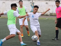 [ẢNH] Nhận 2 thẻ đỏ, THPT Vinschool đánh rơi chiến thắng