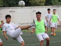 [ẢNH] Nhận 2 thẻ đỏ, THPT Vinschool đánh rơi chiến thắng