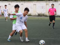 [ẢNH] Nhận 2 thẻ đỏ, THPT Vinschool đánh rơi chiến thắng