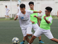 [ẢNH] Nhận 2 thẻ đỏ, THPT Vinschool đánh rơi chiến thắng