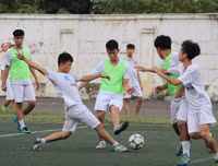 [ẢNH] Nhận 2 thẻ đỏ, THPT Vinschool đánh rơi chiến thắng