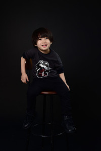 Những hình ảnh hiếm hoi về cậu con trai 4 tuổi của Tùng Dương