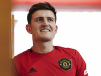 [ẢNH] Harry Maguire phấn khởi khoác lên mình màu áo M.U