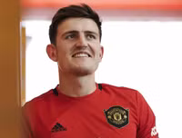 [ẢNH] Harry Maguire phấn khởi khoác lên mình màu áo M.U