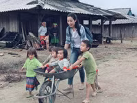 Mỹ Linh lọt Top 20 