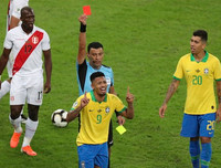 [ẢNH] Ghi bàn và kiến tạo, Jesus khóc như đứa trẻ khi bị đuổi khỏi sân