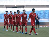 [ẢNH] HLV Park vui vẻ gặp lại thầy cũ Guus Hiddink, sẵn sàng đấu U22 Trung Quốc