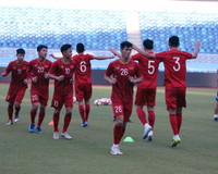 [ẢNH] HLV Park vui vẻ gặp lại thầy cũ Guus Hiddink, sẵn sàng đấu U22 Trung Quốc