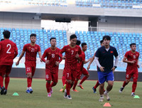 [ẢNH] HLV Park vui vẻ gặp lại thầy cũ Guus Hiddink, sẵn sàng đấu U22 Trung Quốc