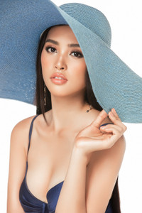 Ngắm chiếc váy sẽ được Tiểu Vy mặc trong đêm chung kết 