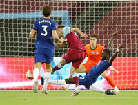 [ẢNH] Vừa diện trang phục mới, Chelsea đã thua sốc