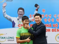 Quán quân Olympic Jin Jong-oh trổ tài bắn súng trước các xạ thủ Việt Nam