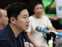 Quán quân Olympic Jin Jong-oh trổ tài bắn súng trước các xạ thủ Việt Nam