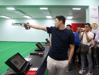 Quán quân Olympic Jin Jong-oh trổ tài bắn súng trước các xạ thủ Việt Nam
