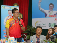 Quán quân Olympic Jin Jong-oh trổ tài bắn súng trước các xạ thủ Việt Nam