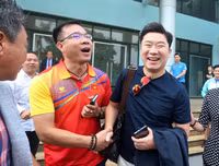 Quán quân Olympic Jin Jong-oh trổ tài bắn súng trước các xạ thủ Việt Nam