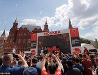 [ẢNH] Cúp vàng thế giới đến Nga, chờ trao tay nhà vô địch World Cup 2018