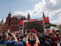 [ẢNH] Cúp vàng thế giới đến Nga, chờ trao tay nhà vô địch World Cup 2018