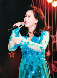 Ngỡ ngàng trước đẹp thời trẻ của nữ danh ca Thanh Tuyền