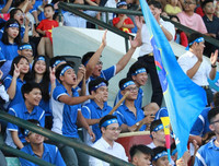 [ẢNH] Vào chung kết, CĐV vỡ òa sung sướng, cầu thủ THPT Lê Văn Thiêm bật khóc