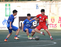 [ẢNH] Vào chung kết, CĐV vỡ òa sung sướng, cầu thủ THPT Lê Văn Thiêm bật khóc