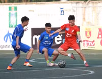 [ẢNH] Vào chung kết, CĐV vỡ òa sung sướng, cầu thủ THPT Lê Văn Thiêm bật khóc